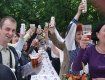 В Ужгороді накрили 300-метровий стіл із пивом