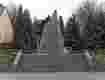 Последние штрихи капремонта центральной аллеи на Холме Славы в Ужгороде