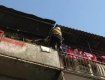 В Ужгороде спасатели снимали ребенка с балкона многоэтажки