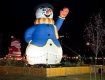 11 декабря в Риге у т/ц Alfa установлен самый большой снеговик в Европе