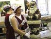 Стоит шоколадный Санта-Клаус высотой в 1 метр и весом в 10 кг "всего" 180 евро