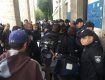 Активисти пикитируют здание Закарпатской ОГА в Ужгороде