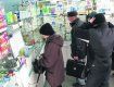В аптеках лекарств все нет, торговцы не хотят продавать дешево