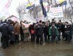 Сторонники Тимошенко пришли под стены колонии поздравить её с 8 марта