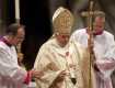 Рождественская месса в Ватикане началась с инцидента
