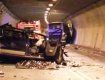 В Словакии лихач на лимузине протаранил автобус в туннеле