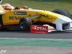 Команда Renault наказана за ошибку механиков