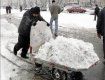 В Европе снегопады и гололед парализовали города