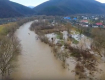 Вода в реках Закарпатья поднялась и выходит на поймы