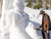 Все для туристів: у словацьких Високих Татрах роблять 3,5-метрові снігові фігури