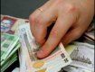 На Закарпатье за содействие в получении кредита банкирша получила $1000