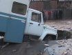 В центре Харькова грузовик провалился под землю