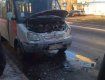 В Ужгороде ВАЗ врезался в маршрутку на остановке автобуса и скрылся с места ДТП
