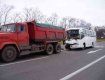 ДТП на Киевщине: автобус заехал в КРАЗ, есть пострадавшие