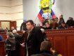 Семенченко в толпе сепаратистов присутствующих в зале Донецкой ОГА