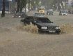 Ливень образовал в Киеве реку, машины глохли среди дороги