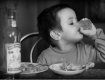 На Закарпатье сестрички в возрасте 6 и 9 лет напились водки