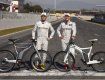 Шумахер и Росберг - первые обладатели велосипедов Smart