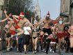 По улицам Будапешта прошел забег голых Санта-Клаусов