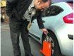 В Ужгороде не всем нарушителям нравятся блокираторы на своем авто
