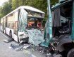 В Германии лоб в лоб столкнулись грузовик и автобус с детьми