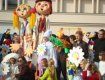 По улицам Ужгорода прошли сказочные кукольные персонажи