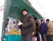 В Ужгороде на рынке "Белочка" очереди за бесплатной едой