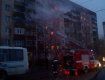 Во время пожара многоэтажки спасатели эвакуировали 22 людей