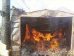 В Хустском районе сгорел гараж вместе с легковым автомобилем Оpel Omega