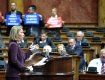 В парламенте Сербии пророссийские депутаты сорвали выступление Могерини