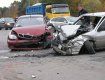 Лобовая атака: пострадало три автомобиля