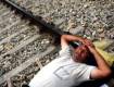 В Мукачево пьяный мужчина едва не попал под колеса поезда