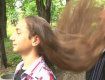 Один метр і вісім сантиментрів: виноградівець вражає Україну своїм волоссям