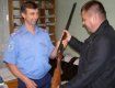 В Хустском районе граждане сдают в милицию все свое оружие