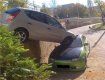 В Севастополе Hyundai припарковался на автомобиль Mazda