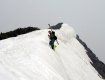 Несмотря на снежные лавины в Карпатах, туристы рвутся в горы