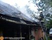 В Берегово пожарные эвакуировали мужика из загорешегося дома