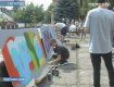 Уличные художники рисовали на стендах картину на тему родного Ужгорода