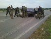 Бойцы 128-й бригады задерживают автомобили с террористами из ЛНР