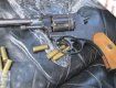 Тячевские правоохранители задержали молодого человека с револьвером