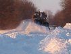 Бойцы 128-й бригады помогают убирать снег на Закарпатье
