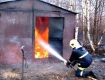 В Ужгороде загорелся металлический гараж, едва потушили