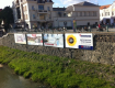 Народ требует снять билборды со стен пешеходного моста в Ужгороде