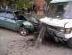 В Херсоне ВАЗ столкнулся с автобусом: травмированы 2 человека