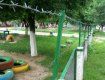 Ужгородские детсады спасают от вандалов колючей проволокой