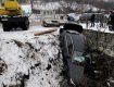 В Ужгороде на объездной дороге BMW попал в глубокий канал
