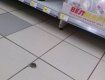 В супермаркете "Велмарт" маленькая серая мышь объявила войну покупателям