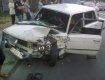 В Хусте водитель ВАЗ-2106 допустил столкновение с бетонным забором