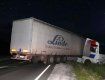 В результате аварии прицеп грузовика перегородил в Венгрии всю трассу