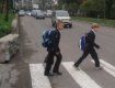 Прокуратура проверила, безопасно ли детям переходить дорогу возле школы